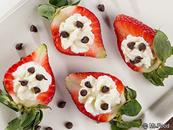 Cannoli-Stuffed Strawberries